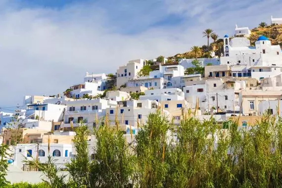 Casas blancas de Ios en las islas Cícladas en Grecia